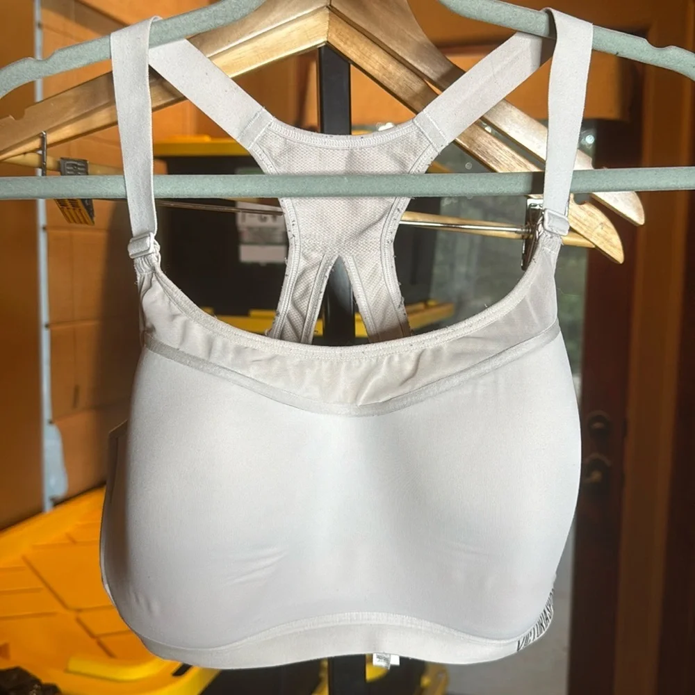 Victoria’s Secret Sport VSX Wireless Lined Sports Bra Size 38D Nude High Impact